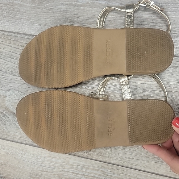 Sperry Top Sider Gold Leather Saltwater T-Strap Sandals - Picture 5 of 6